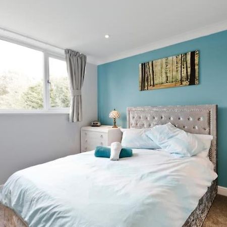 Stayinwoking At 30 Woodlands Horsell Ngoại thất bức ảnh