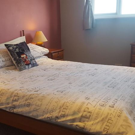Stayinwoking At 30 Woodlands Horsell Ngoại thất bức ảnh