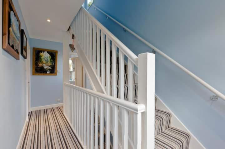 Stayinwoking At 30 Woodlands Horsell Ngoại thất bức ảnh