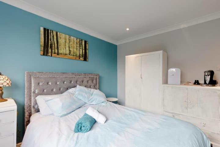 Stayinwoking At 30 Woodlands Horsell Ngoại thất bức ảnh