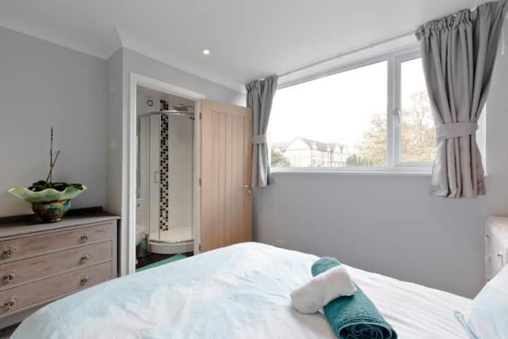 Stayinwoking At 30 Woodlands Horsell Ngoại thất bức ảnh