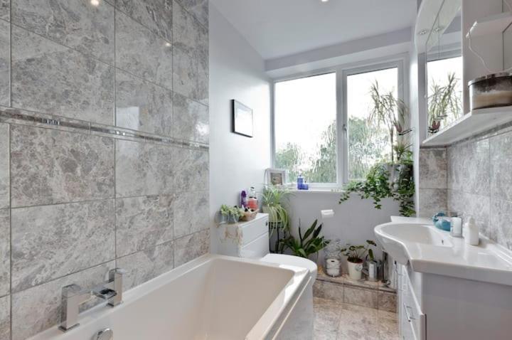 Stayinwoking At 30 Woodlands Horsell Ngoại thất bức ảnh