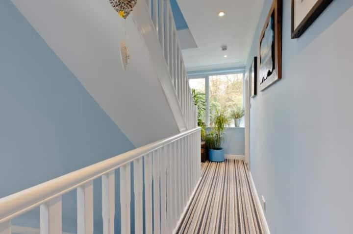 Stayinwoking At 30 Woodlands Horsell Ngoại thất bức ảnh